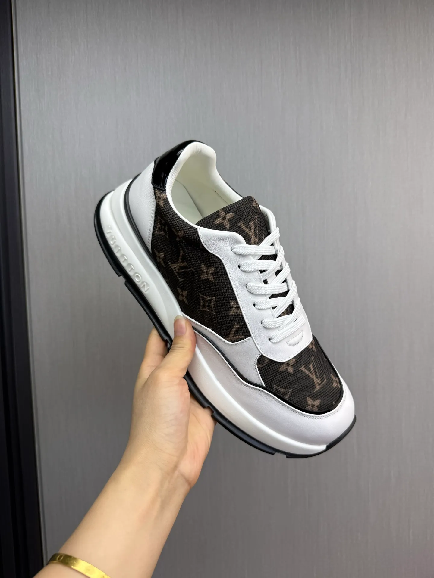 Men's shoes 💰800💰 LOUIS VUITTON [Luden Yiwei] Brand new trendy Lv is on the market 🎁, casual and fashionable men's shoes 👟Original 1:1 shipment✅ The upper is made of imported brand leather + cowhide lining, the original wear-resistant rubber outsole, the version is simple and elegant, exclusive for trendy men. 38-44 (customized at 38.45)